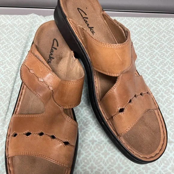 Clarks Men’s Tan Leather Slide Sandals - Picture 1 of 8